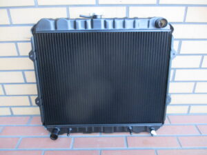 US TOYOTA HILUX RN80 Radiator