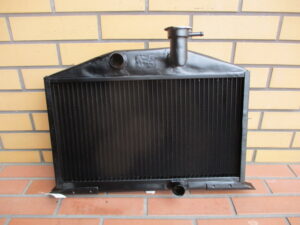 TVR　ラジエーター修理