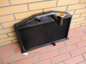 TVR　ラジエーター修理