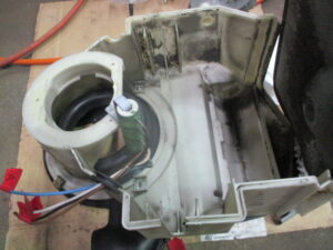 VOLVO 240(ボルボ240)エバポレーター修理