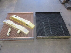 非常用発電機 日野　Eg#H07D ラジエーター修理