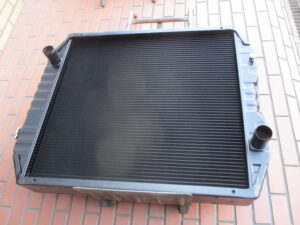 非常用発電機 日野　Eg#H07D ラジエーター修理